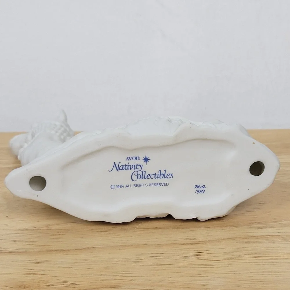 Avon Nativity Camel Figurine‎ 1984 White Bisque Porcelain Christmas Decor